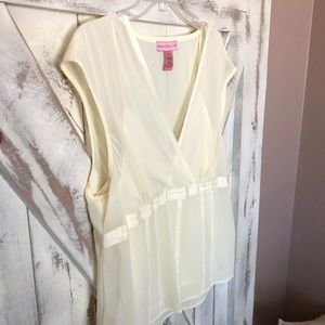 Bandolino sheer summer yellow top
